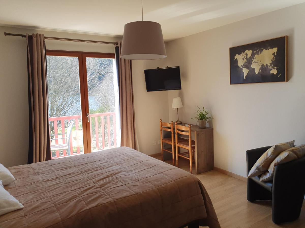 Le Lac Des Moines Condat  Eksteriør billede