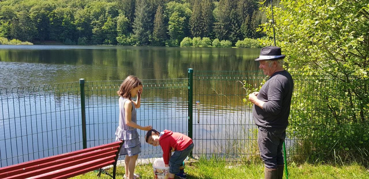 Le Lac Des Moines Hotel Condat  Eksteriør billede