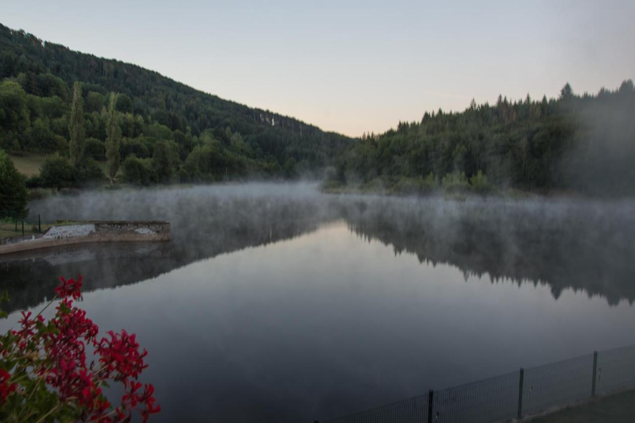 Le Lac Des Moines Condat  Eksteriør billede