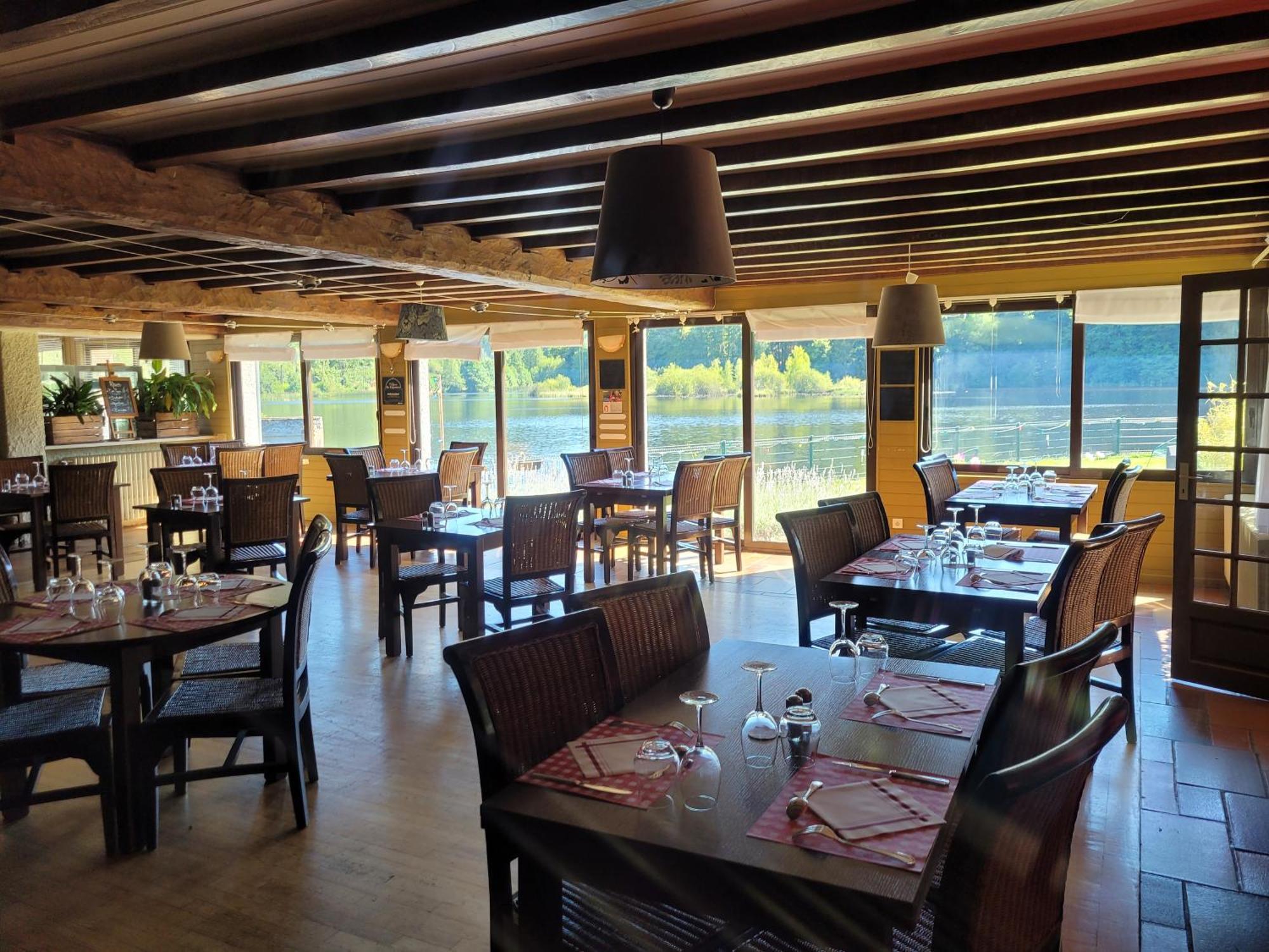 Le Lac Des Moines Condat  Eksteriør billede