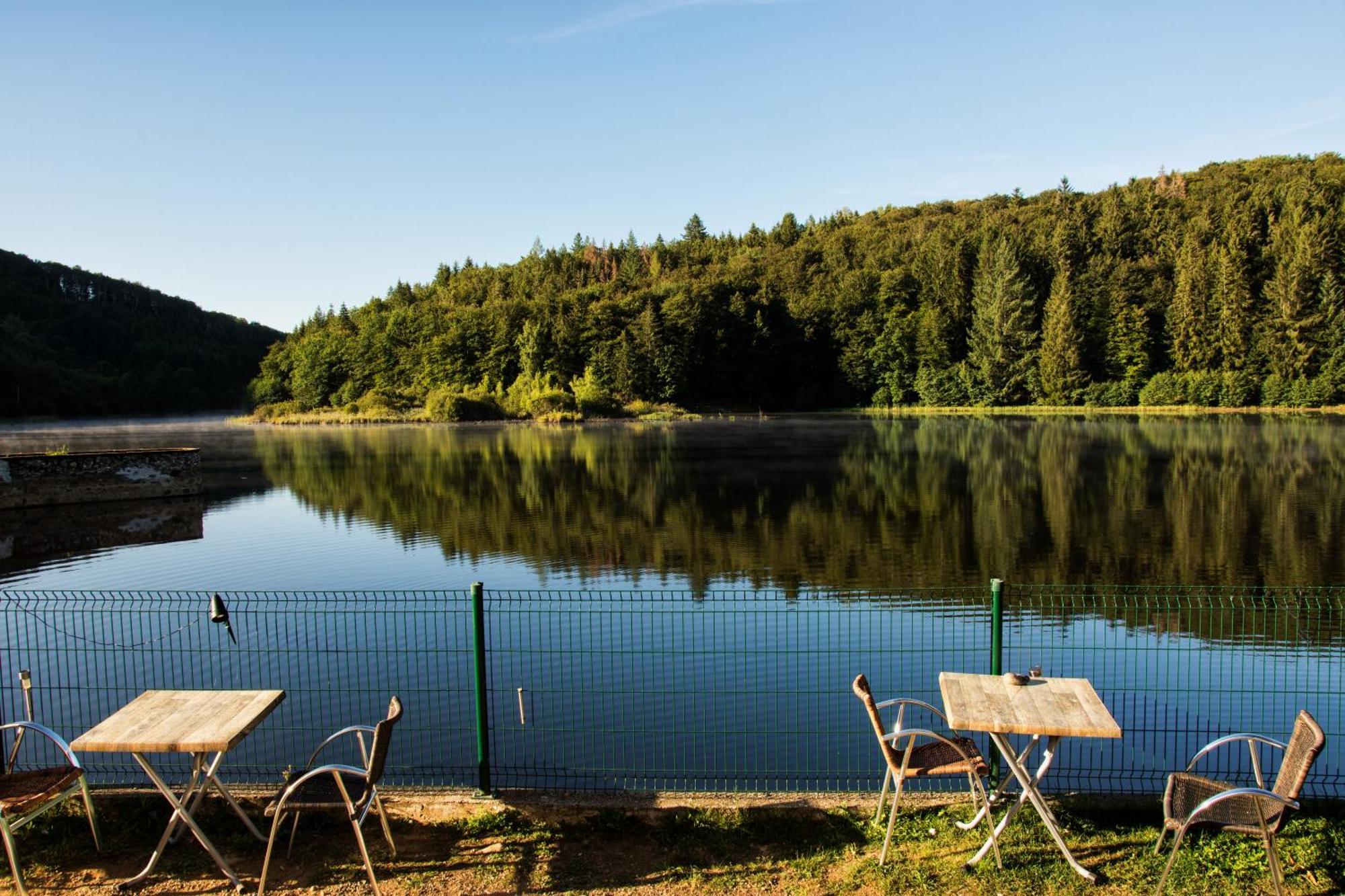 Le Lac Des Moines Condat  Eksteriør billede
