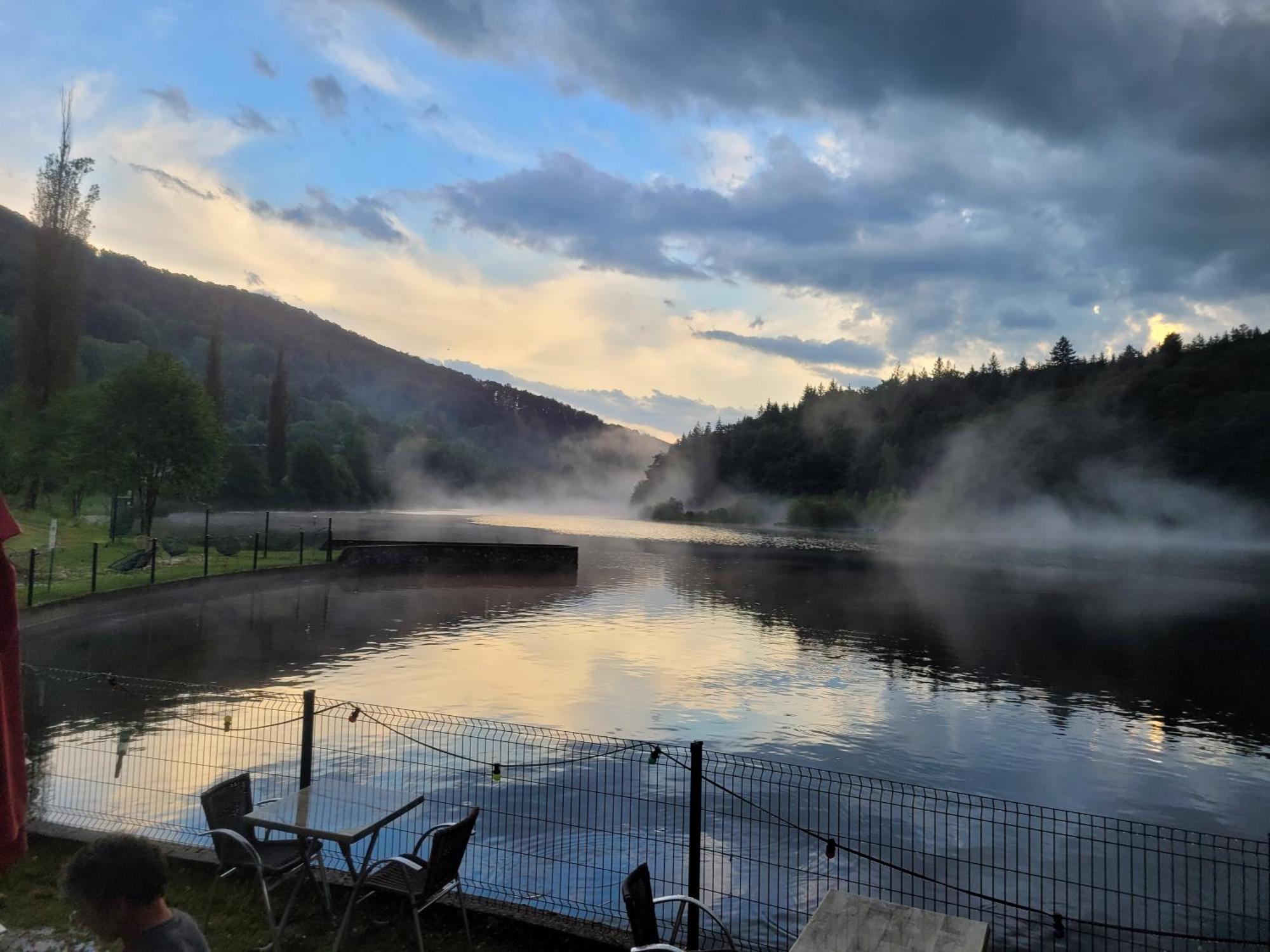 Le Lac Des Moines Condat  Eksteriør billede