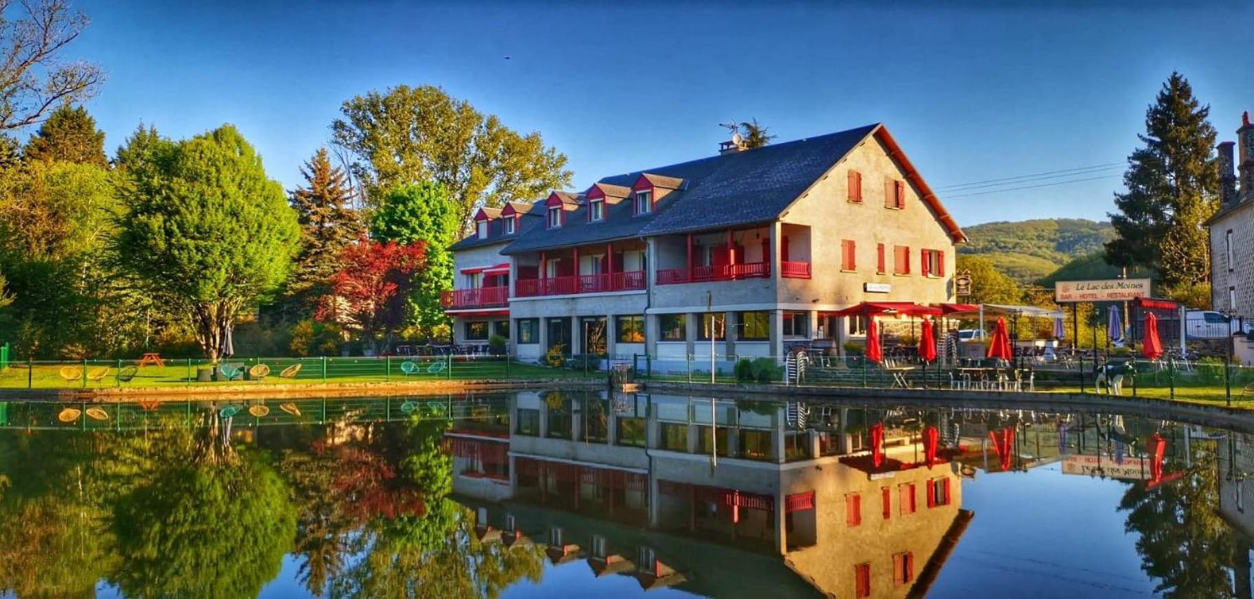 Le Lac Des Moines Hotel Condat  Eksteriør billede