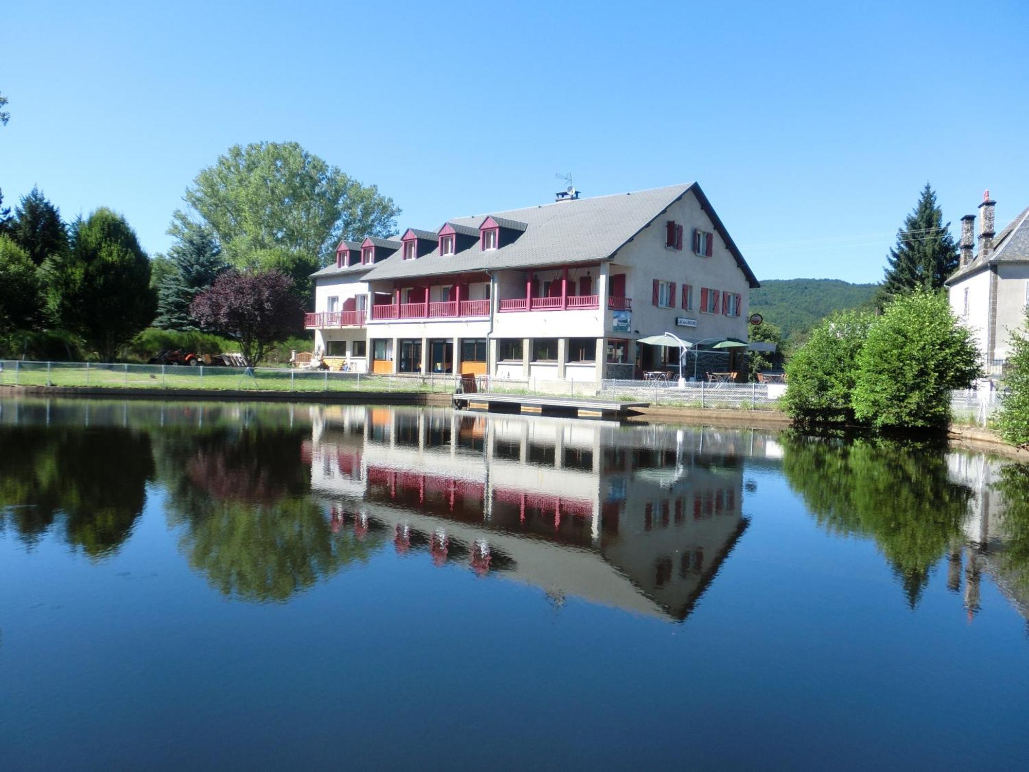 Le Lac Des Moines Condat  Eksteriør billede
