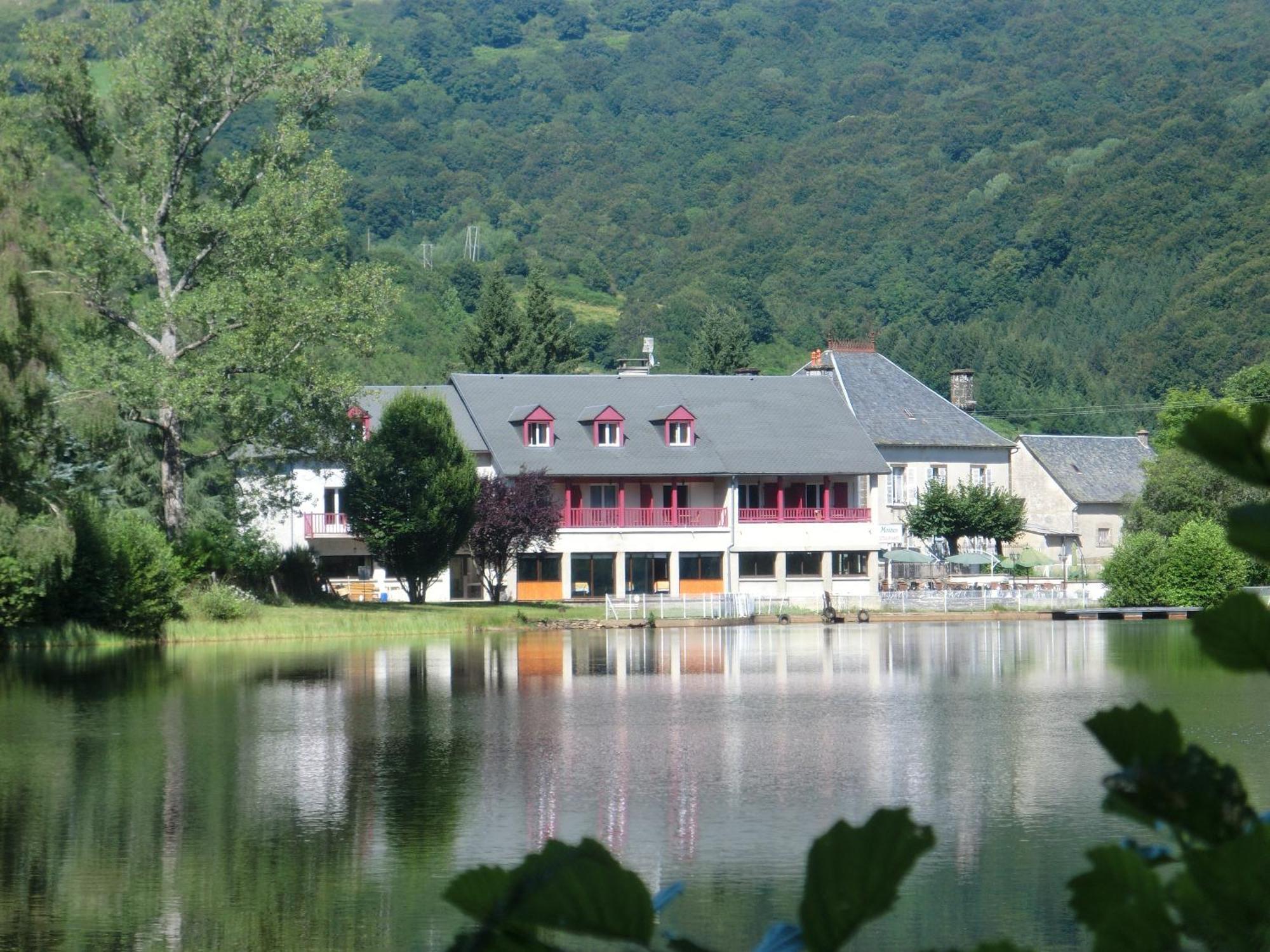 Le Lac Des Moines Hotel Condat  Eksteriør billede